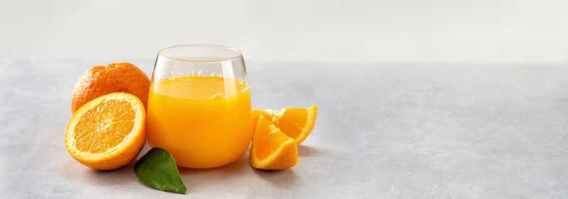 Así es el jugo antioxidante perfecto para el desayuno con naranja y frutos rojos